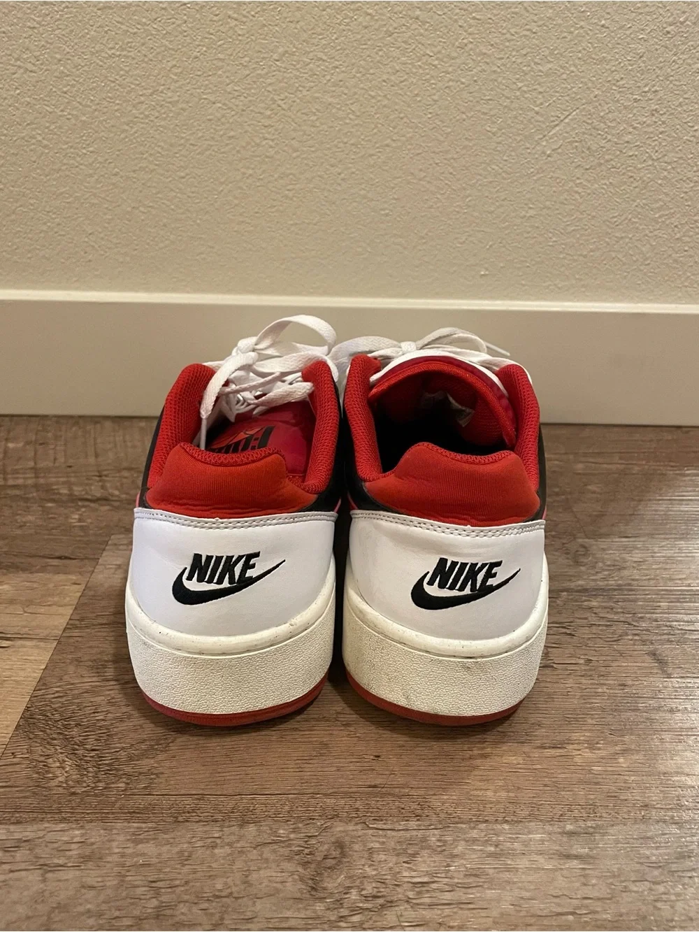 Nike Full Force Low White Black Red Lace Up Sneakers Retro FB1362-102 Mens 9.5